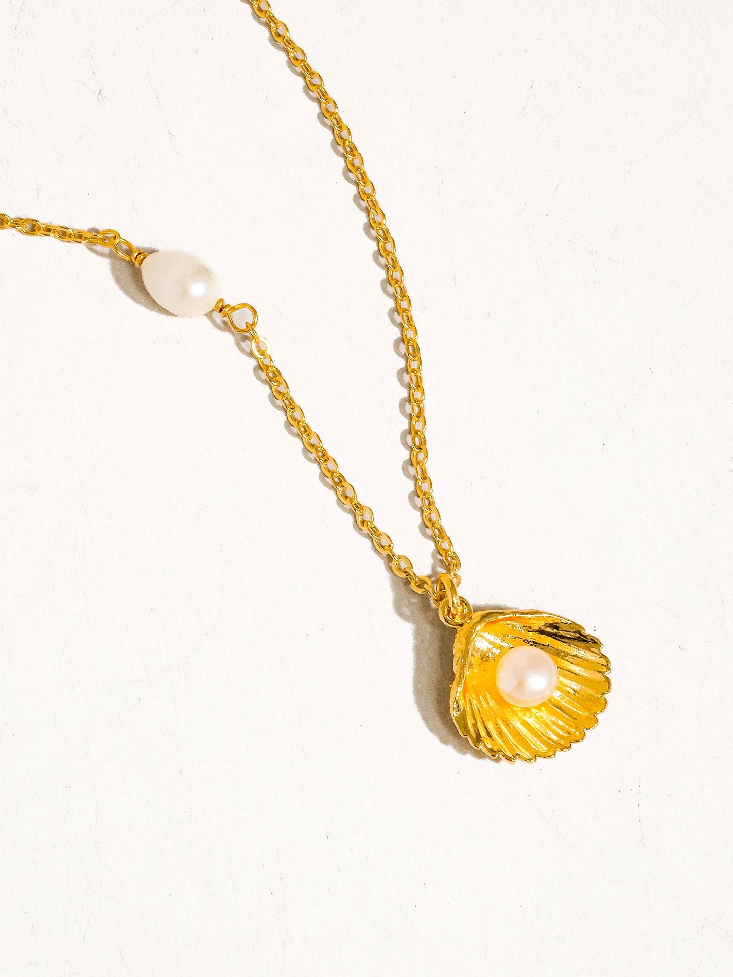 18K Gold Pearl Shell Necklace