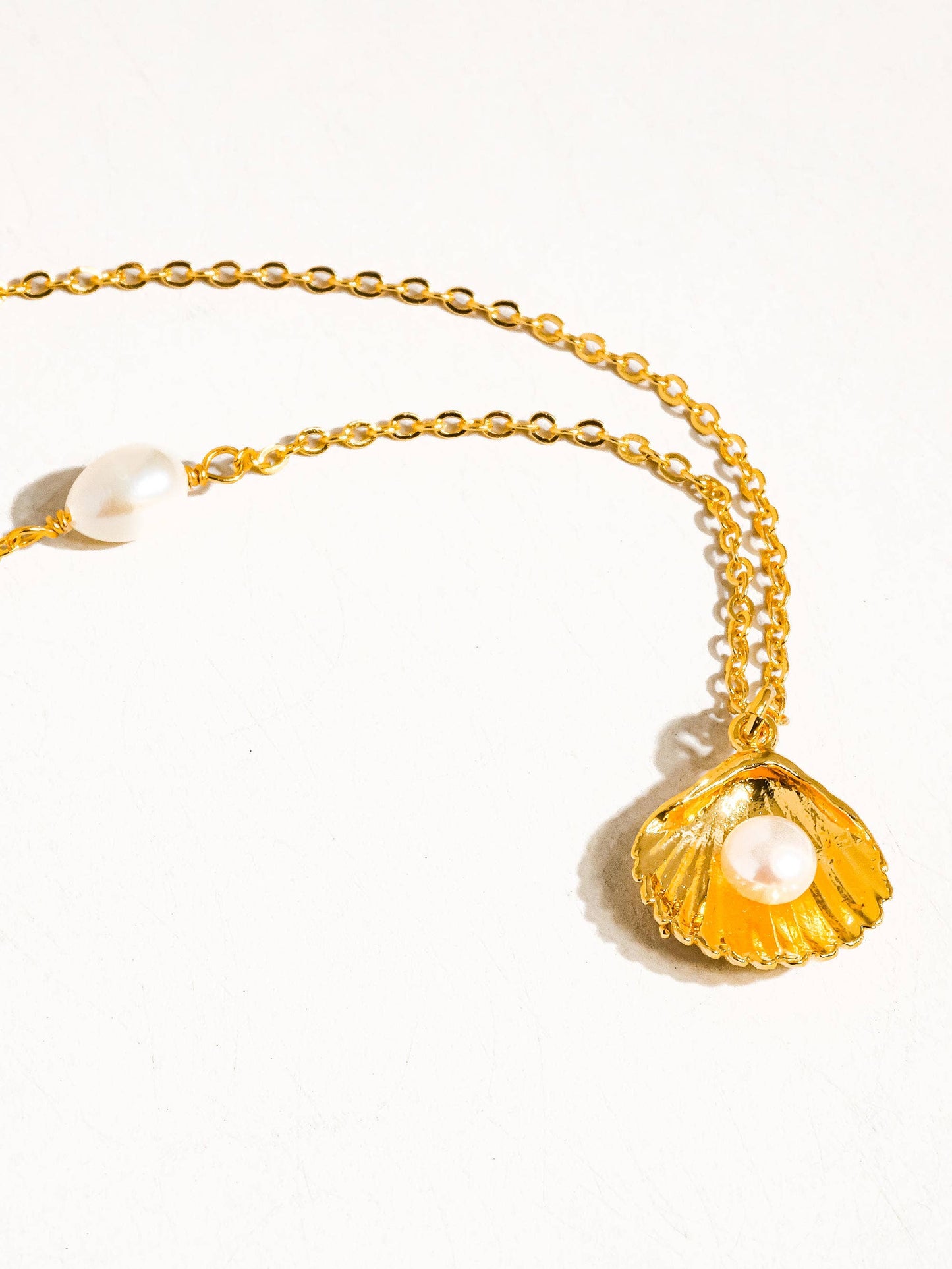 18K Gold Pearl Shell Necklace