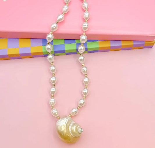 Sea Shell Pendent Pearl Necklace
