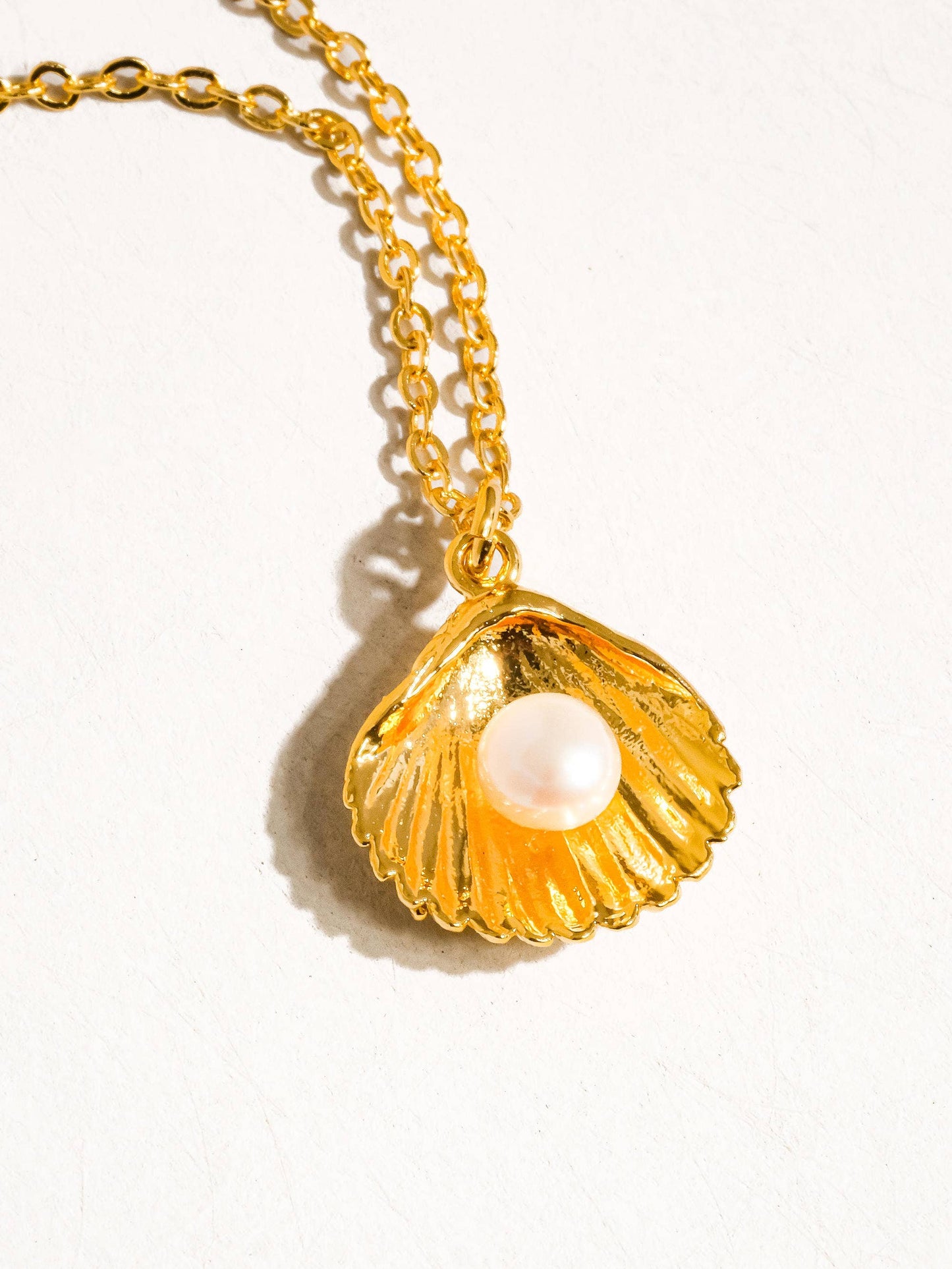 18K Gold Pearl Shell Necklace