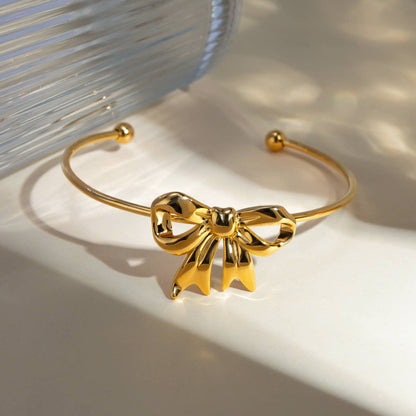 18k Gold Bracelet with Bow Knot Design